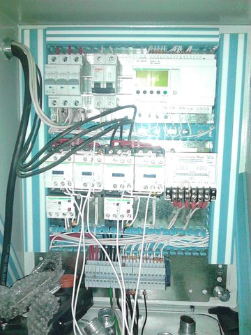 instalaciòn de gabinete para automatizaciòn de elevador de carga
